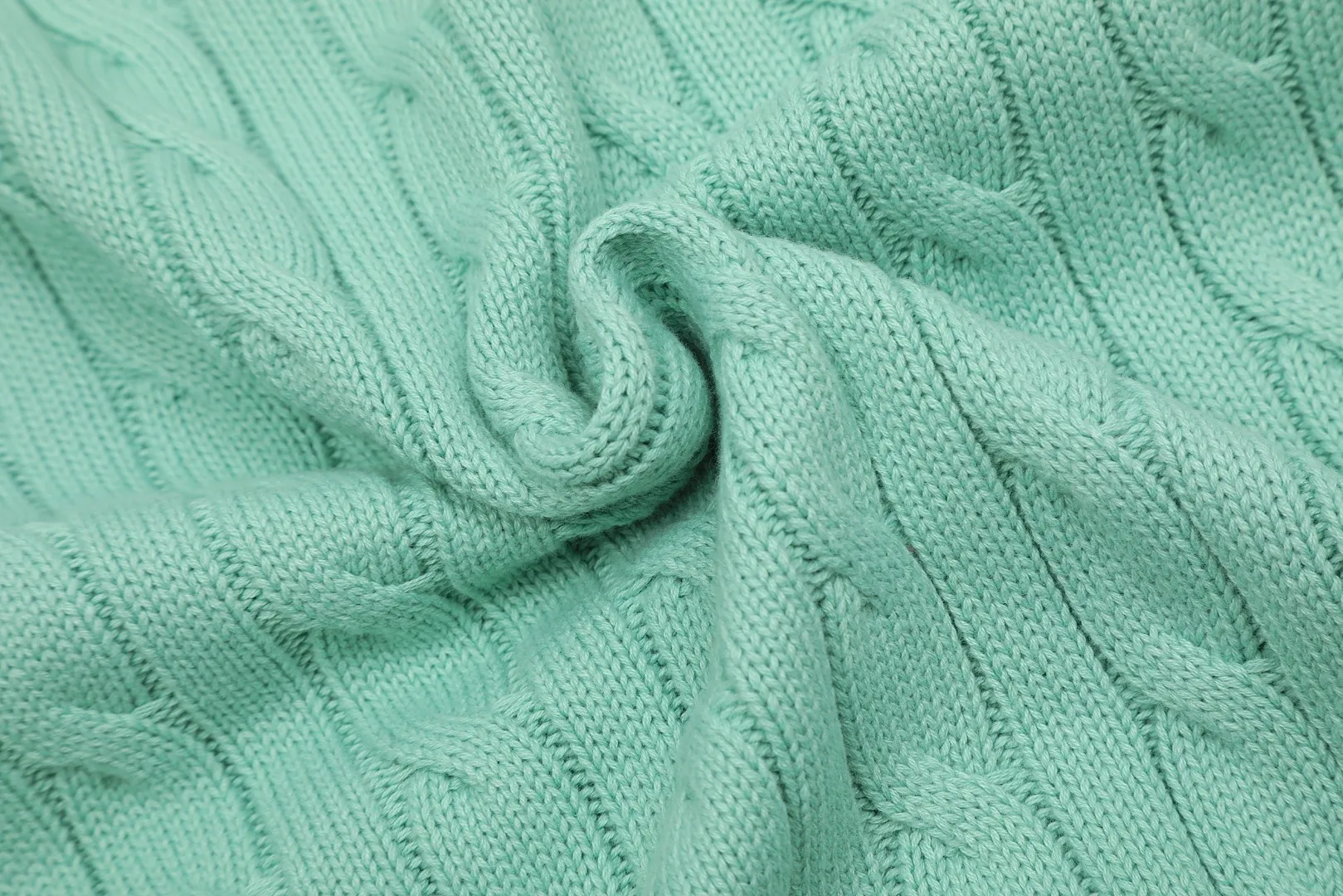 🅿️176 "Top quality" Style number: DS021# (not off the shelves all year round) [Ralph Lauren round neck cardigan solid color pony embroidered logo knitted short sleeves] ✅Ralph Lauren classic basic versatile all-season cardigan knitted short sleeves ✅Main supplier platform live broadcast Wholesale entities Replenish when out of stock Not off the shelves ✅ZP quality 1:1 version Scan the code to enter the GF website Counter quality ✅Details and quality are the only one in Guangzhou. Imported quality cotton yarn, focusing on high-end, cost-effective. Needless to say good quality. ✅The version is restored to the original order. The maximum size can be worn up to 160 pounds. Loose, comfortable and stress-free.